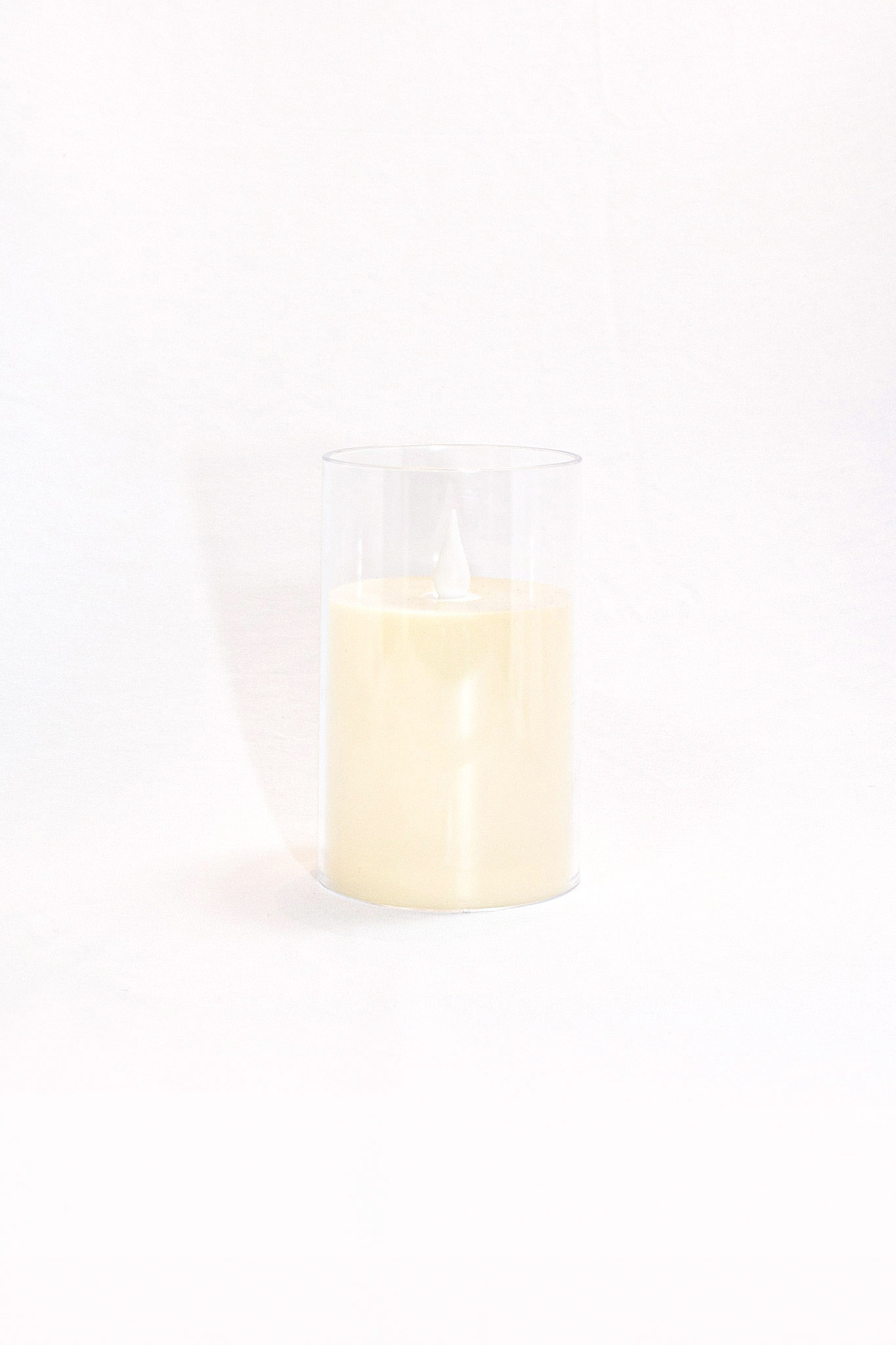 LED Stumpenkerze im Acrylglas Mittel, Creme