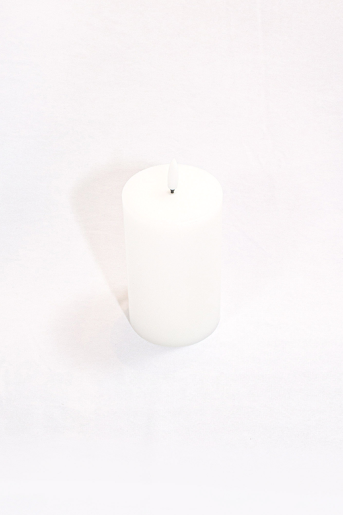 LED Echtwachs Stumpenkerze in reinweiß, mittel – Bild 2