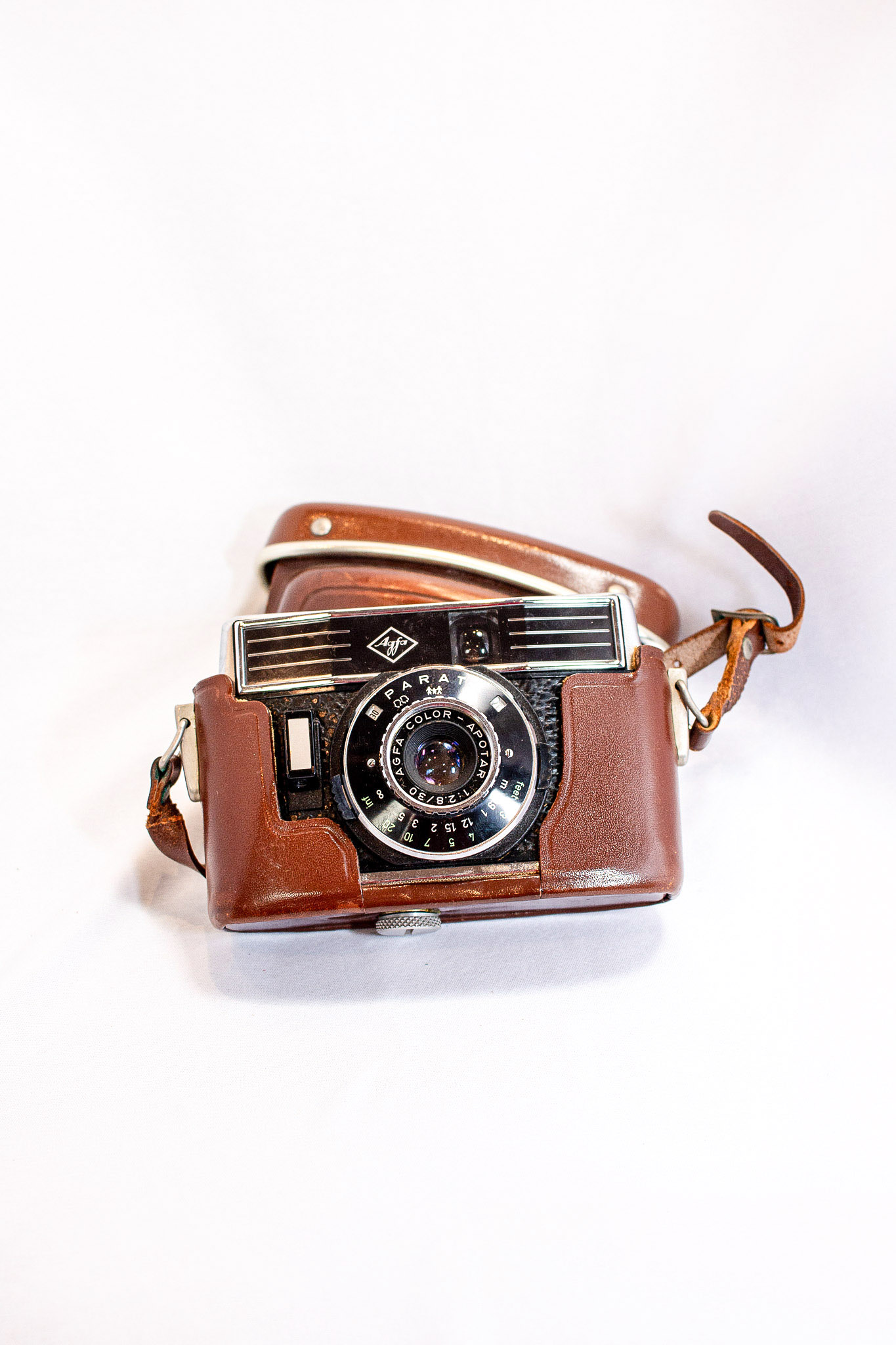 Vintage Kamera mit brauner Ledertasche