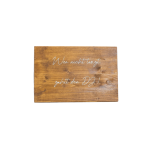 Schild: Wer nicht tanzt, zahlt den DJ